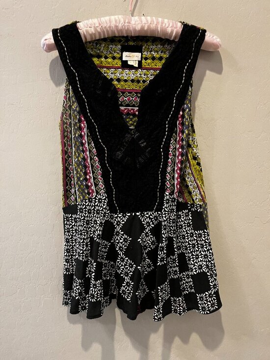 Anthropologie Tops - Anthropologie Meadow Rue Sleeveless Peplum Tank Top Size Small